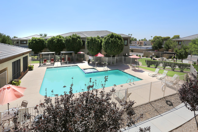 Sereno Townhomes in Glendale, AZ - Foto de edificio - Building Photo