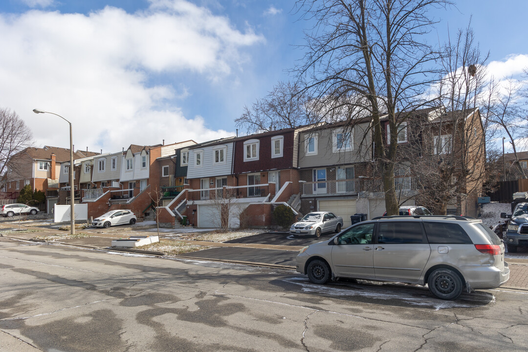 50 Tooklea Cres in Toronto, ON - Building Photo