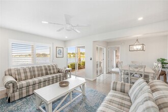 2885 Citrus Lake Dr in Naples, FL - Building Photo - Building Photo