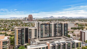 200 W Portland St in Phoenix, AZ - Building Photo
