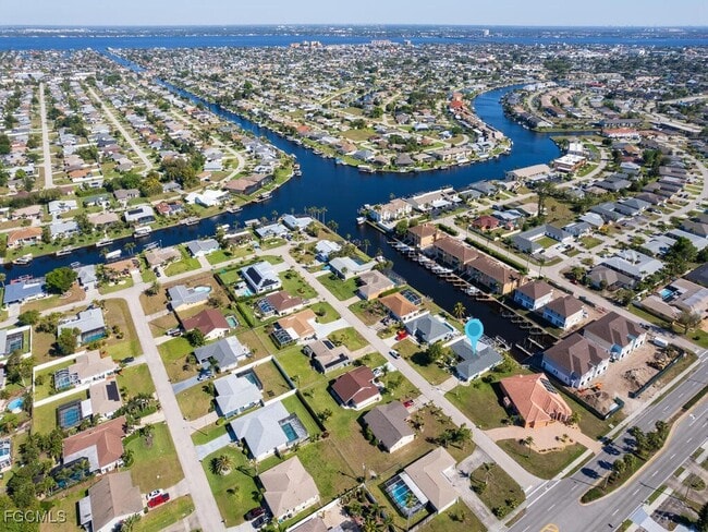 908 SE 35th Terrace in Cape Coral, FL - Building Photo - Building Photo