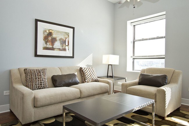 709 N Milwaukee Ave, Unit 4F in Chicago, IL - Building Photo - Building Photo