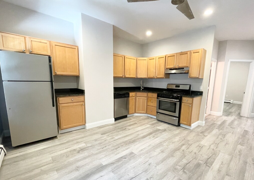 274 Bolton St, Unit Bolton St in Boston, MA - Building Photo