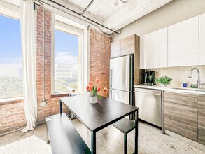 555 Evergreen St, Unit ID1231690P in Dallas, TX - Foto de edificio - Building Photo