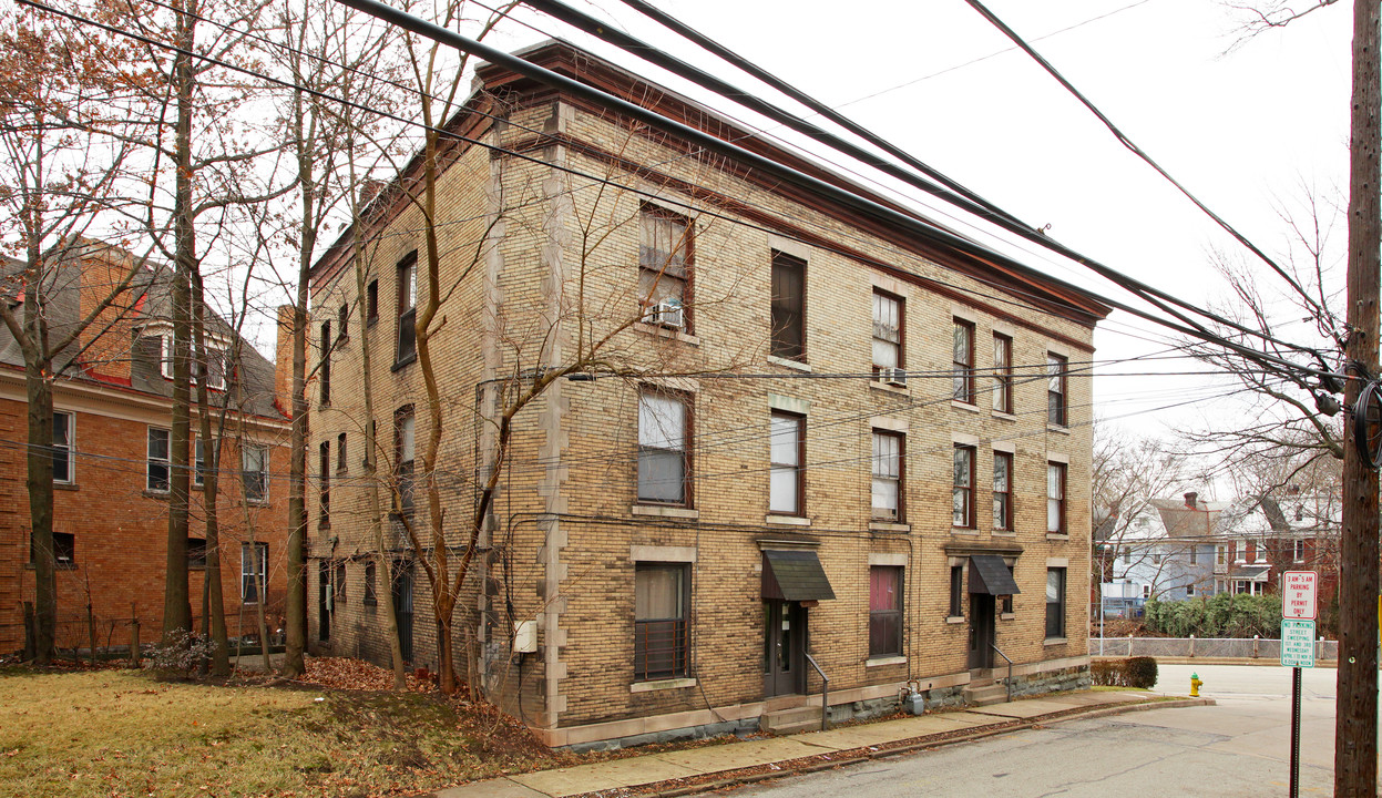 Edgewood Place in Pittsburgh, PA - Building Photo