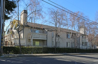 Meadowood in Hayward, CA - Foto de edificio - Building Photo