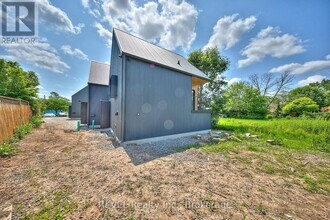 5361 Valley Wy in Niagara Falls, ON - Building Photo - Building Photo