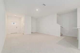 10120 Trumpet Honeysuckle Wy in San Antonio, FL - Building Photo - Building Photo