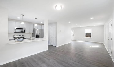 2410 Poplar St in Lynchburg, VA - Foto de edificio - Building Photo