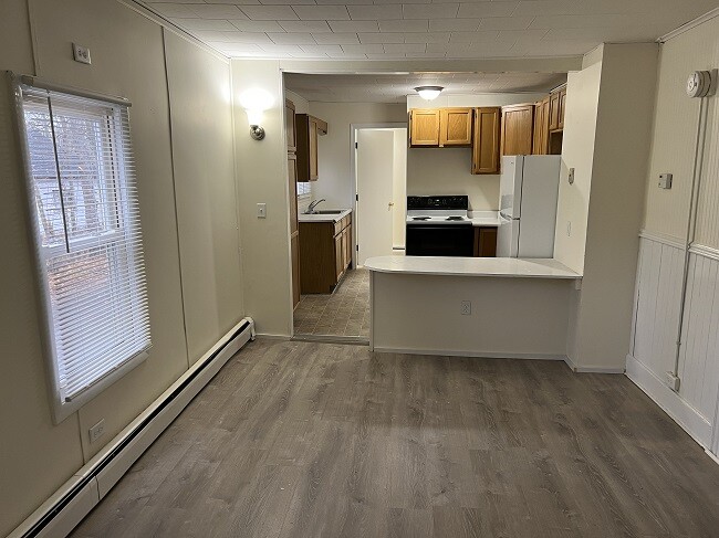 23 Park St, Unit D in Orono, ME - Foto de edificio - Building Photo