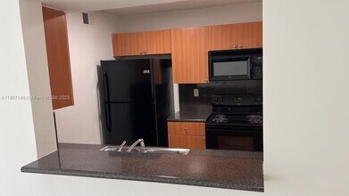 9742 NW 46th Terrace in Doral, FL - Building Photo - Building Photo