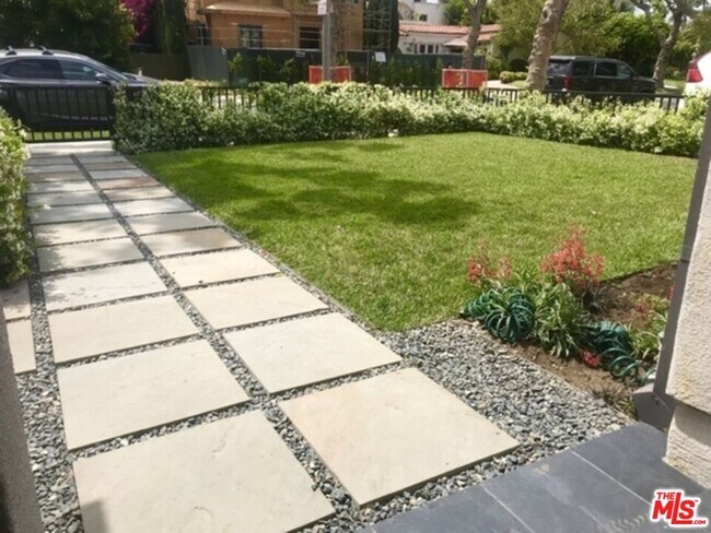 248 S La Peer Dr in Beverly Hills, CA - Building Photo - Building Photo