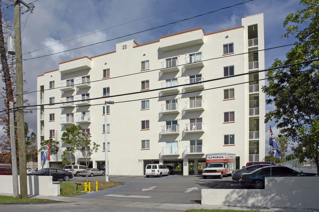 Cedars Apartments in Miami, FL - Building Photo