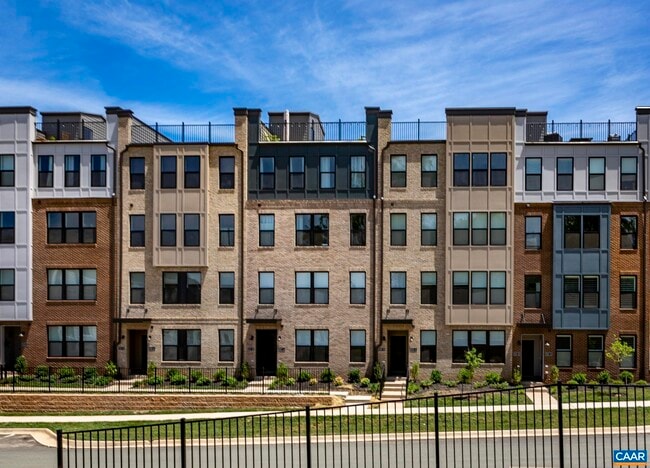 816 Wesley Ln in Charlottesville, VA - Building Photo - Building Photo