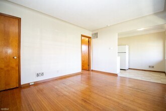 2841 Terrace Downs St-Unit -Apt 37 in Toledo, OH - Foto de edificio - Building Photo