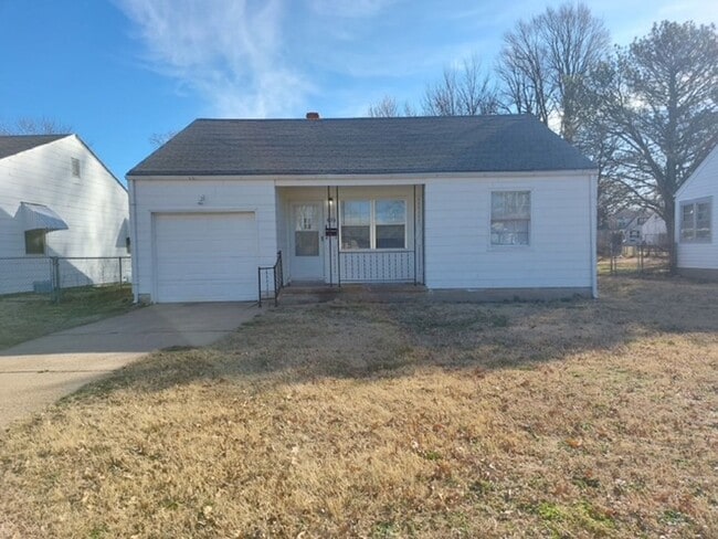 636 S Pinecrest St in Wichita, KS - Building Photo - Building Photo