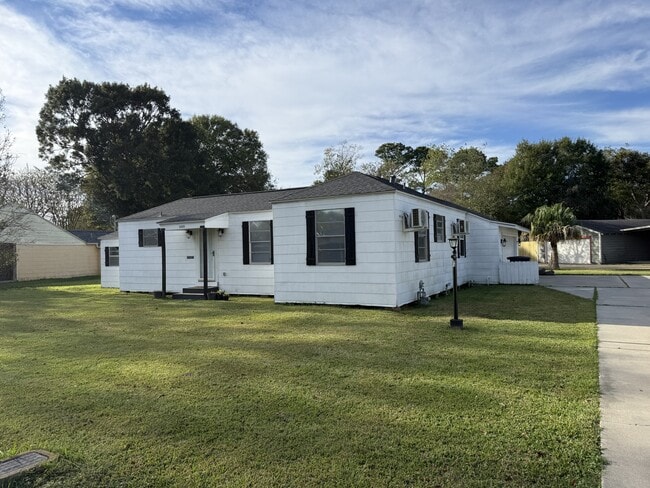 6899 Jefferson Blvd in Groves, TX - Building Photo - Building Photo
