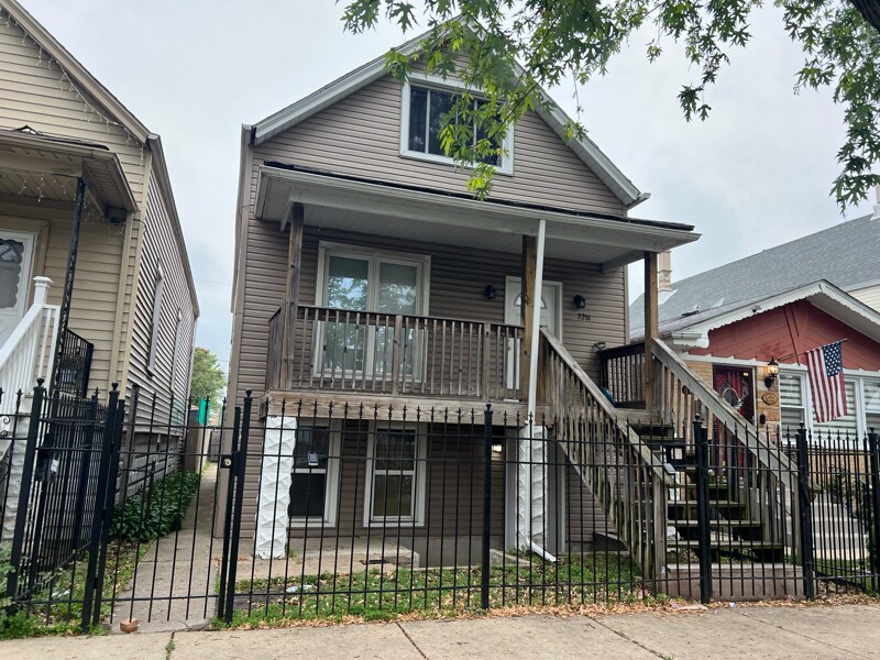2214 N Mango Ave in Chicago, IL - Building Photo