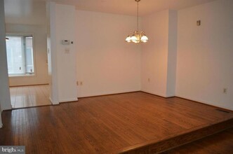 1409 Templeton Pl in Rockville, MD - Building Photo - Building Photo