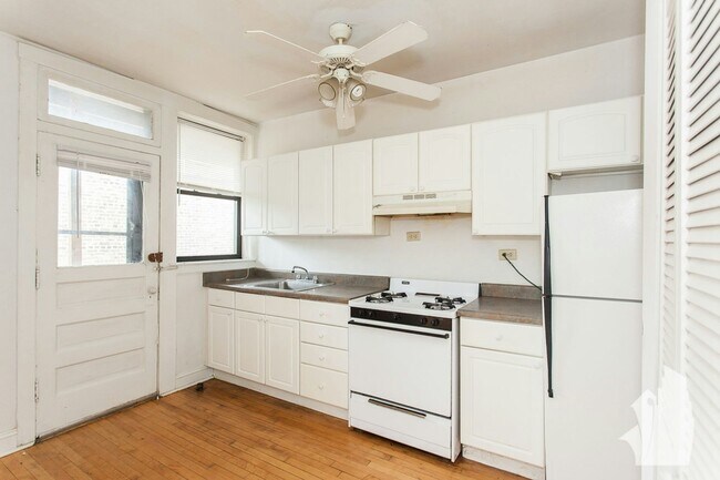 property at 1953 W Winnemac Ave