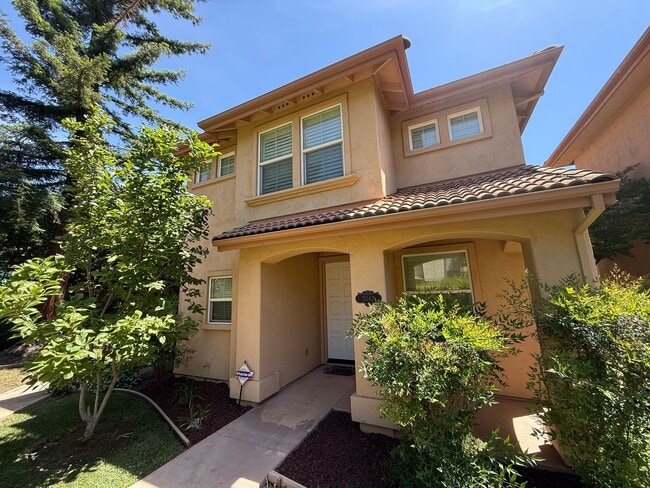 2043 Catalina Dr