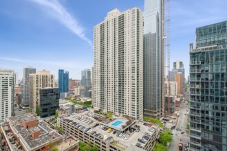 2 E Erie St, Unit 2008 in Chicago, IL - Building Photo - Building Photo