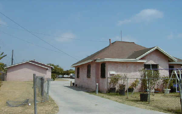 10826 Larch Ave in Inglewood, CA - Building Photo