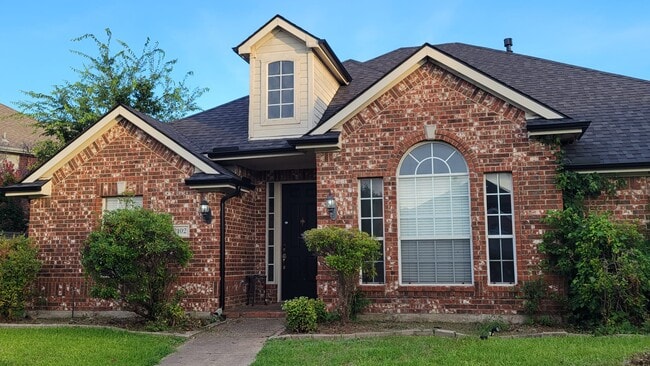 property at 2102 Mapleview Dr