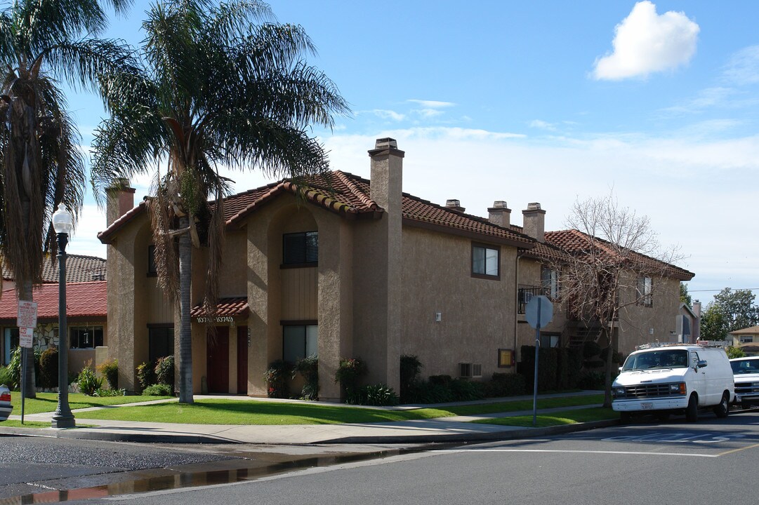 10741-10749 Chestnut St in Los Alamitos, CA - Building Photo