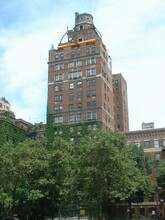 333 E 68th St in New York, NY - Building Photo - Building Photo