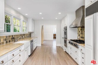 1110 Stradella Rd in Los Angeles, CA - Building Photo - Building Photo