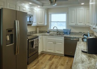 4575 Cove Cir in St. Petersburg, FL - Building Photo - Building Photo