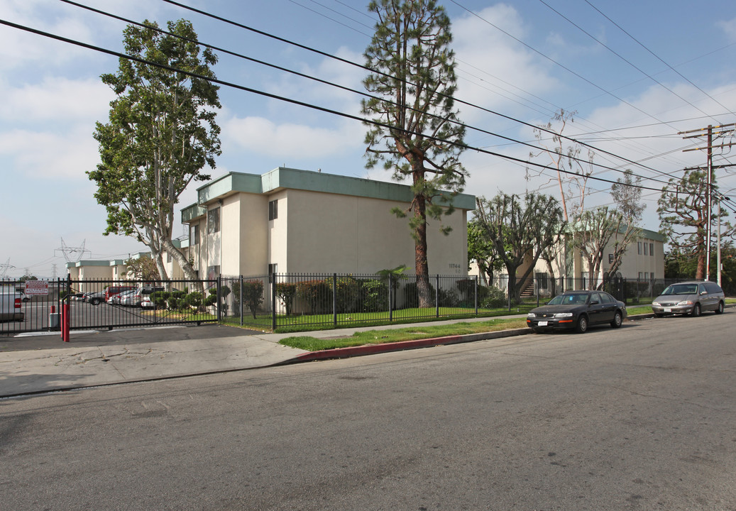 Runnymede Hollidays Apartments Holliday in North Hollywood, CA - Foto de edificio