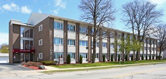 Village View in Wauwatosa, WI - Building Photo