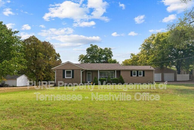 4402 Saunders Ave in Nashville, TN - Foto de edificio - Building Photo