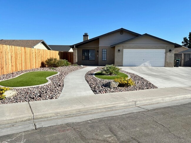 629 Beth Ln in Ridgecrest, CA - Building Photo - Building Photo