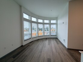 2950 NE 11th St in Renton, WA - Building Photo