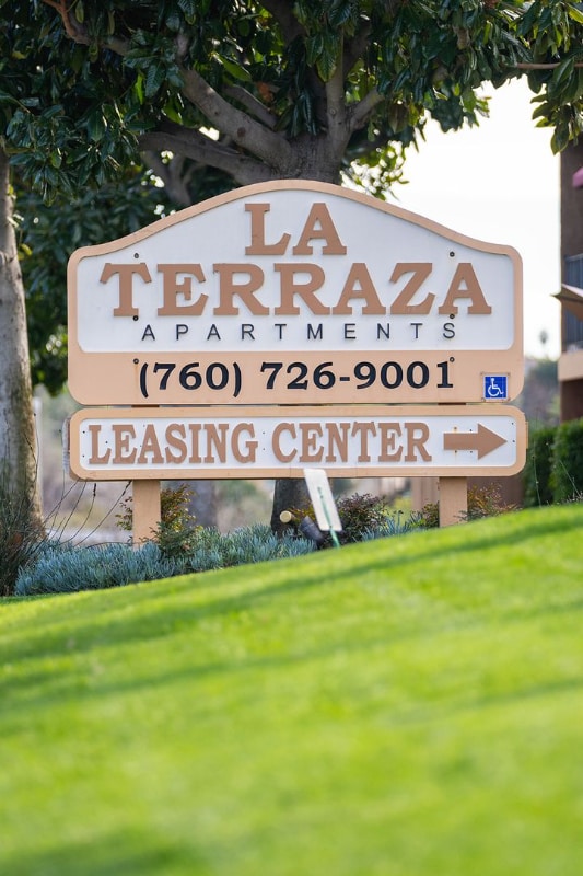 1440 Oak Dr, Unit H4 in Vista, CA - Building Photo - Building Photo