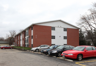 Michigan Place Apartments in St. Cloud, MN - Building Photo - Building Photo