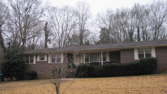 54 Dickson Cir in Jefferson, GA - Building Photo