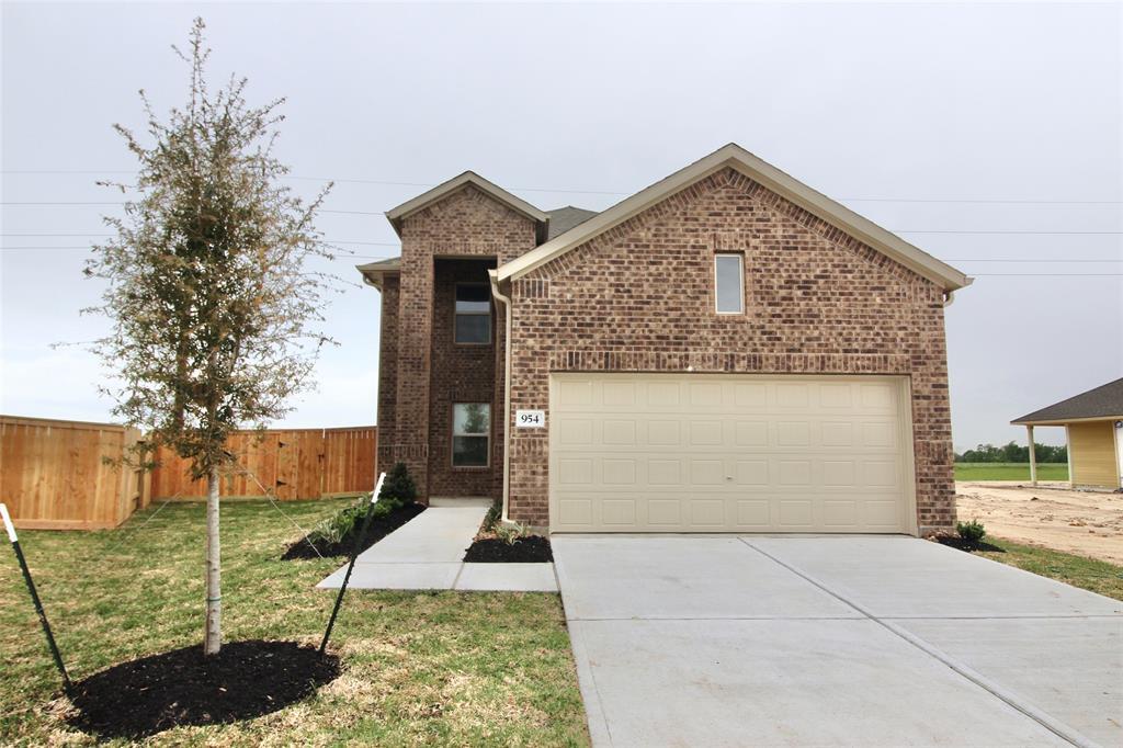 954 Mockingbird Psge Dr in Beasley, TX - Building Photo