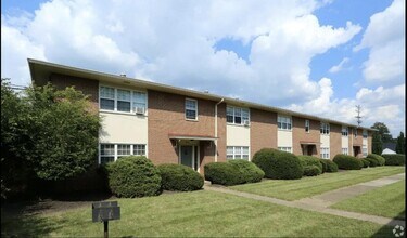 1813 Kenny Rd in Columbus, OH - Building Photo - Building Photo