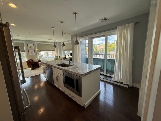 150 W Broadway in Boston, MA - Building Photo - Building Photo