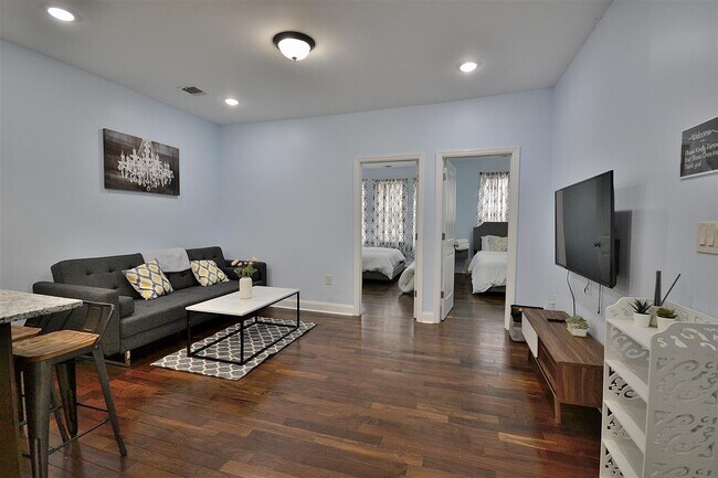 294 Ege Ave in Jersey City, NJ - Building Photo - Building Photo
