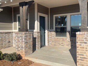 13516 Arrowhead Blvd in Yukon, OK - Foto de edificio - Building Photo