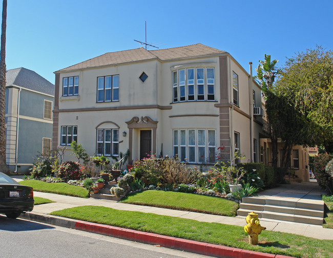 333 N Gardner St in Los Angeles, CA - Foto de edificio - Building Photo