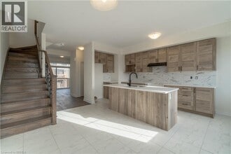 237 Gillespie Dr in Brantford, ON - Building Photo - Building Photo