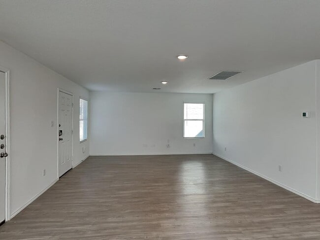 5933 Antonio Pl in Seguin, TX - Building Photo - Building Photo