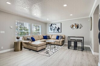 4345 W 64th Ave in Arvada, CO - Foto de edificio - Building Photo