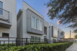 3204 Lamar St in Houston, TX - Building Photo - Building Photo